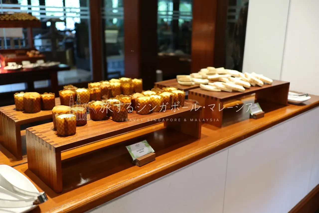 左：シフォンケーキなどスイーツ系も。右：ジャムだけでこの種類。