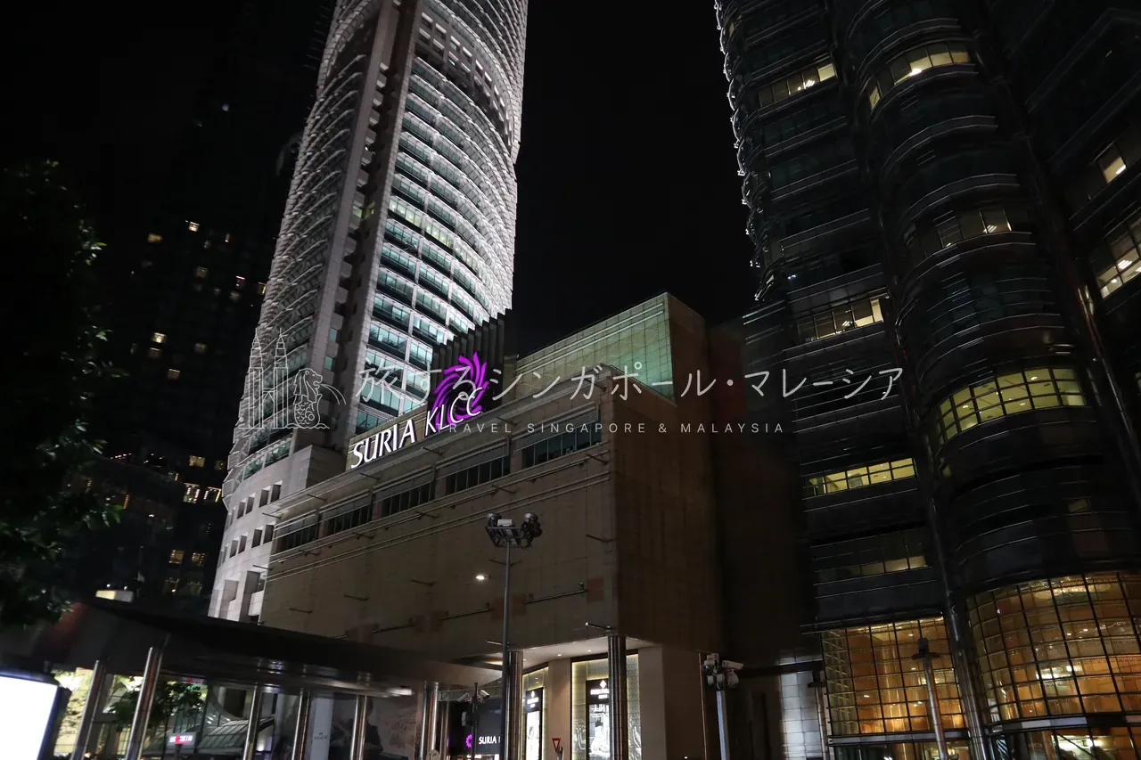 夜のスリアKLCC外観