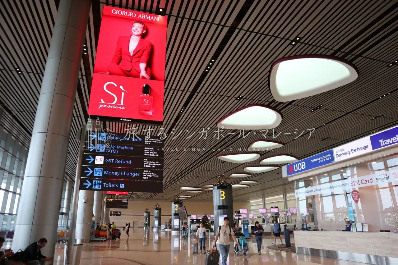 チャンギ国際空港。現地SIMは、まずここで入手を考えることになります。