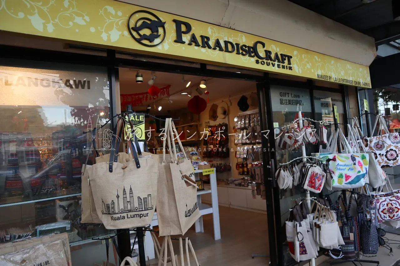 パンタイチェナン通り。ビーチに沿ってお店が並び、街歩きが楽しい。