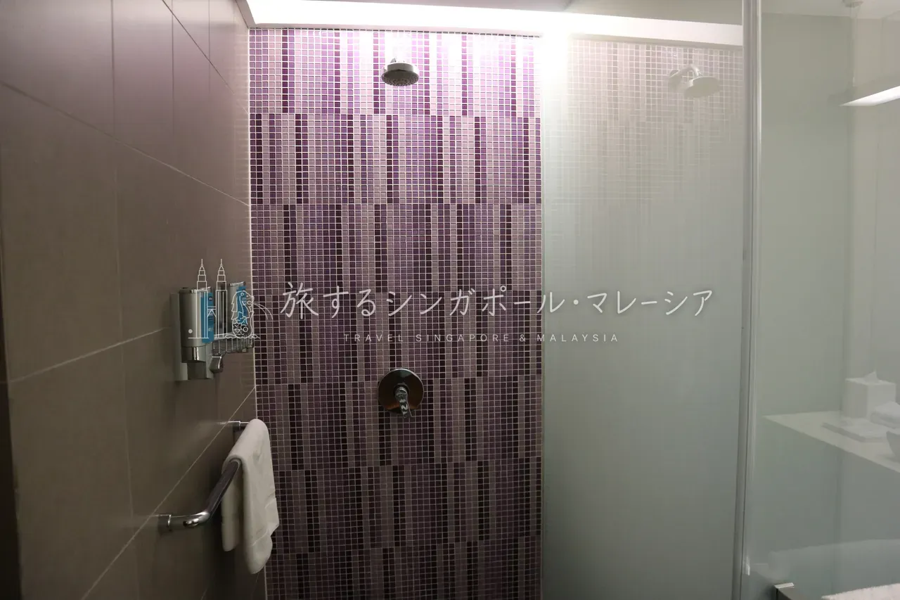 紫モザイクのレインシャワー