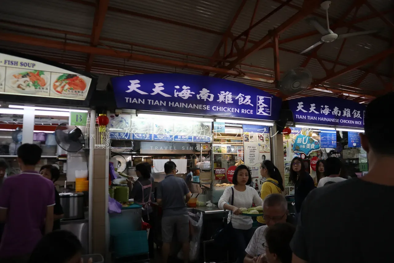 青い看板の、行列店