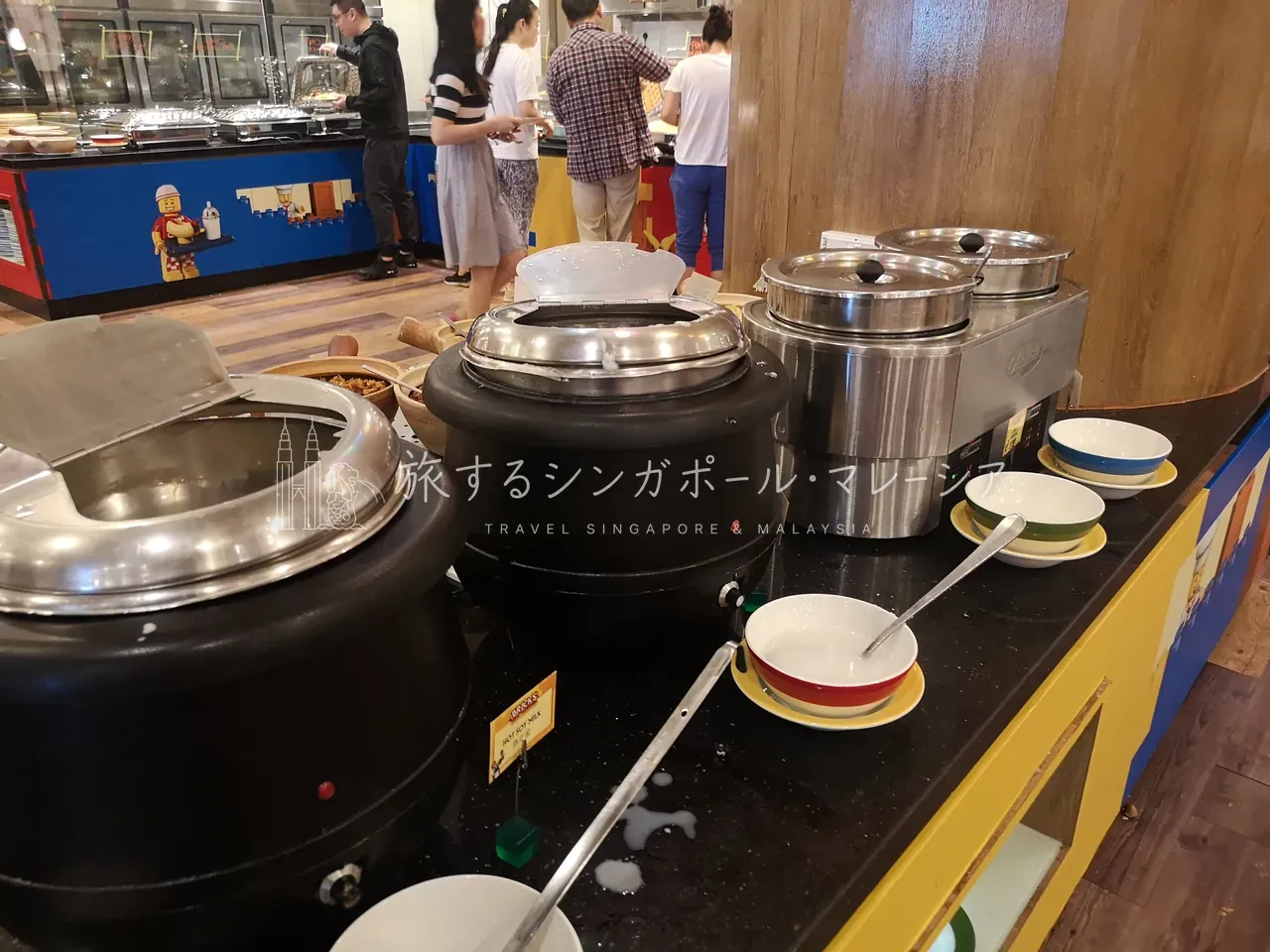 ホットミール・麺類も充実