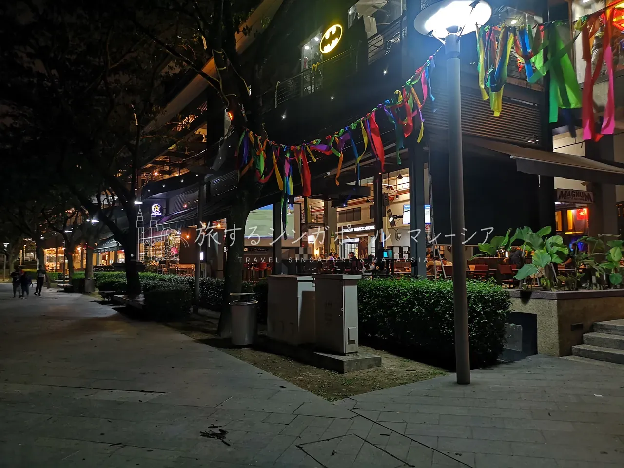 港のウォーターフロントで、夜ごはん
