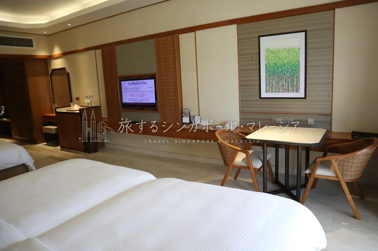 反対側から見てもこの広さ。テレビが小さく見えますが普通サイズで、それだけ部屋が広いということ。とにかく快適でした。