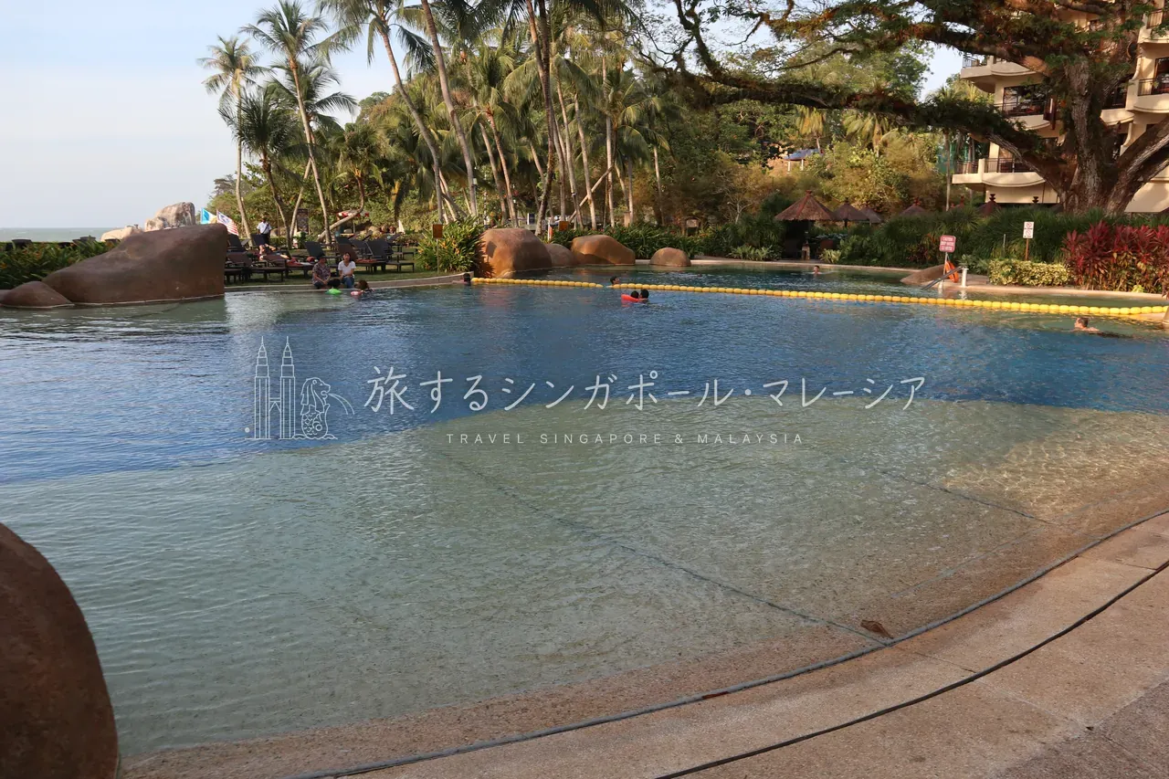 海側の深いプール（要注意）