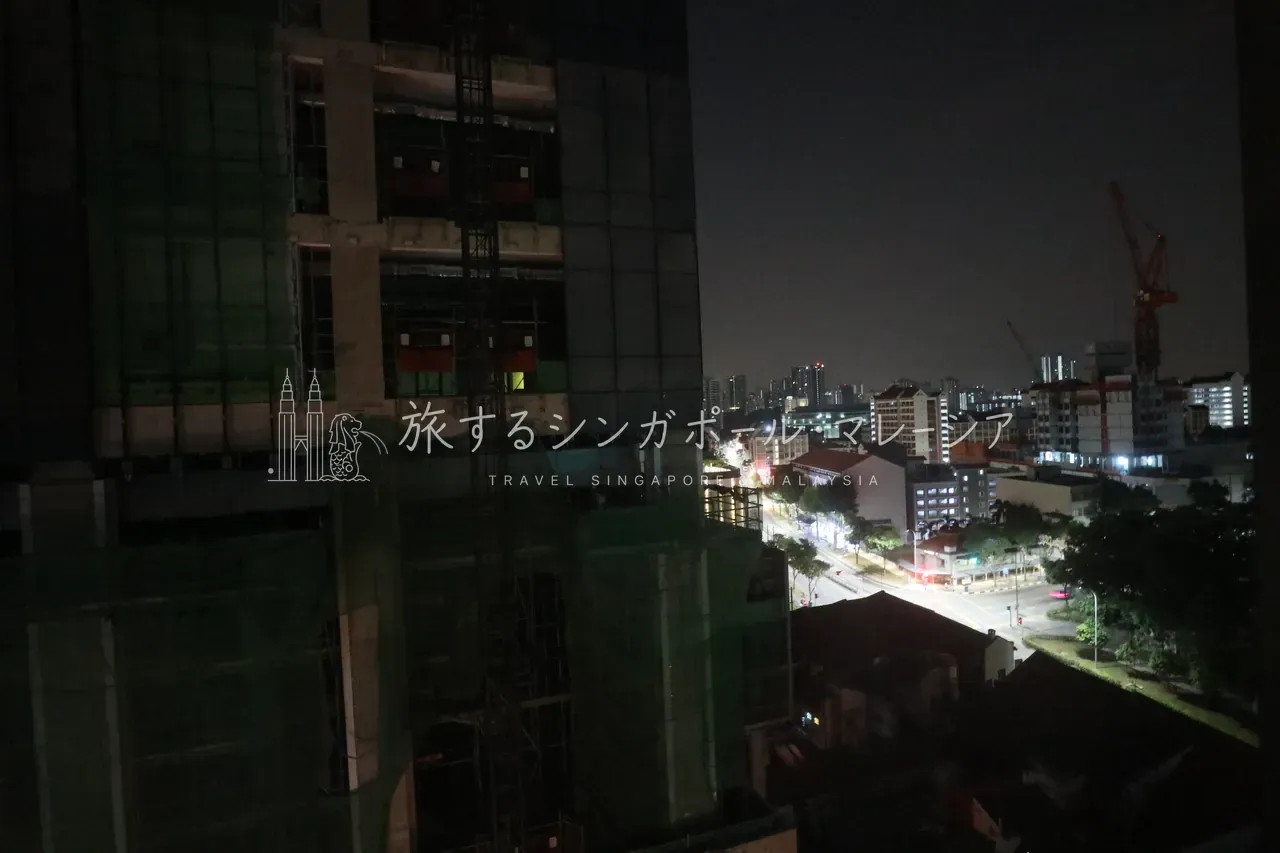 夜の眺め。工事現場なのは立地のタイミング次第。