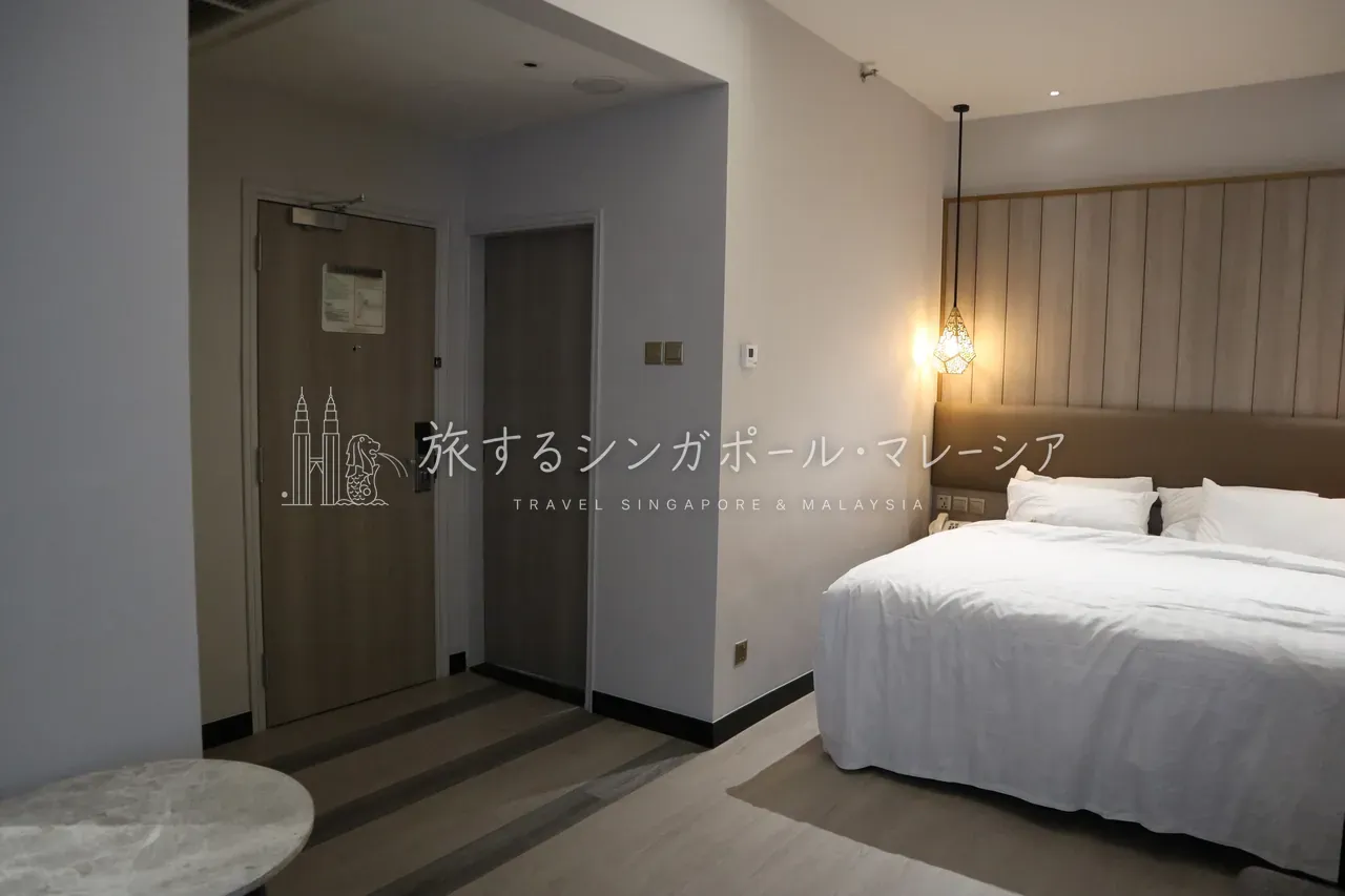 入口側から。奥がバスルーム。