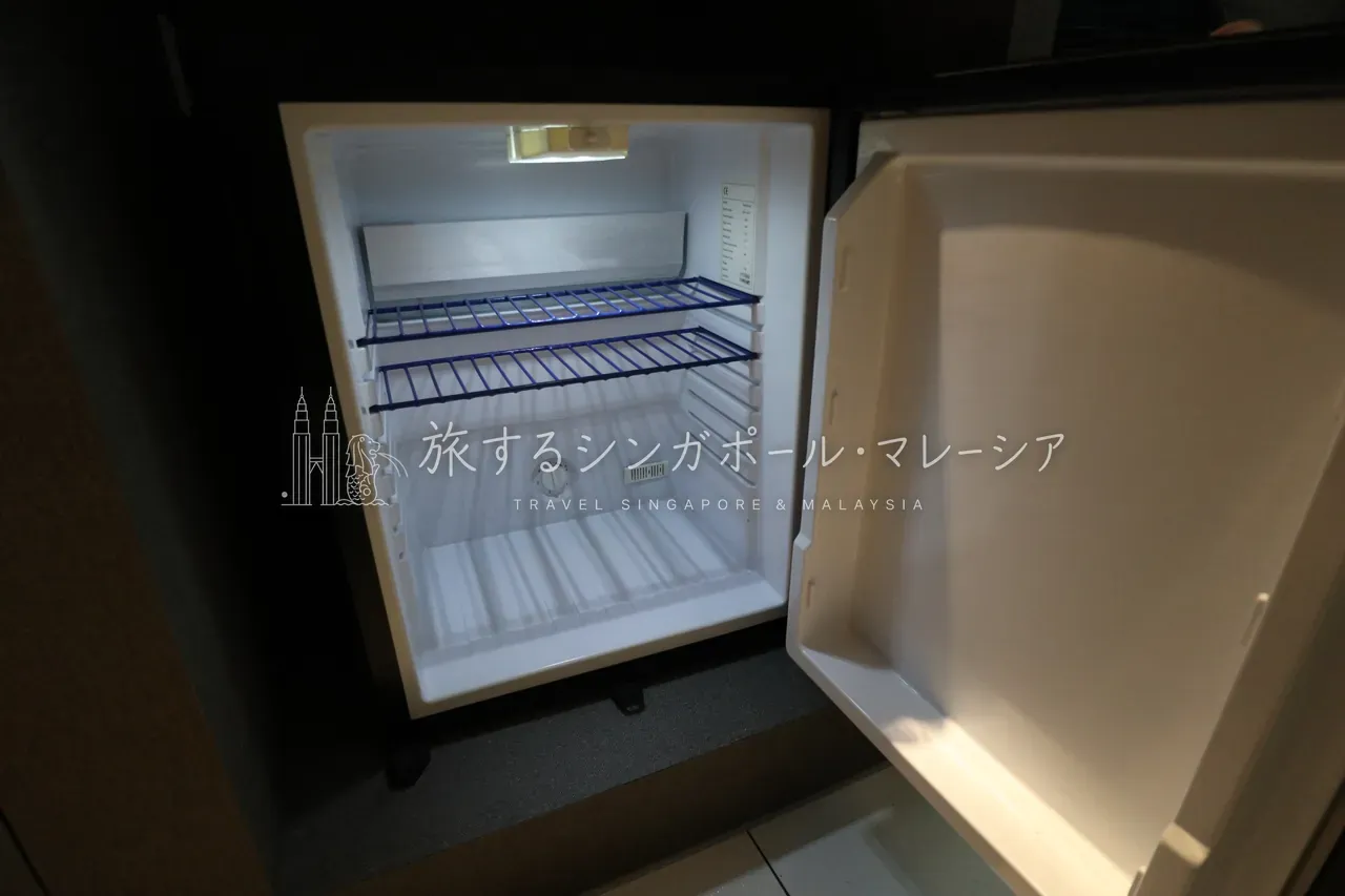 水・紅茶・冷蔵庫
