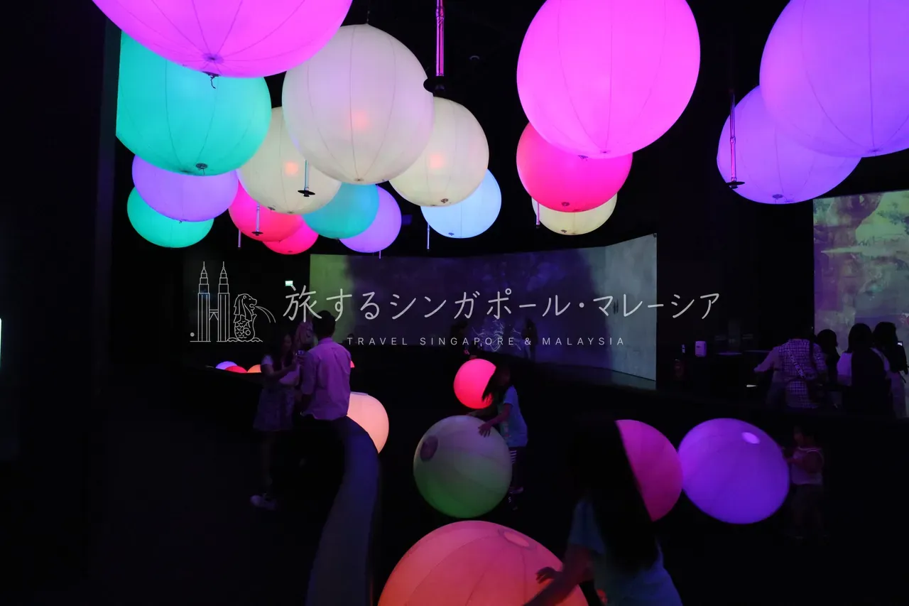 光る球の部屋