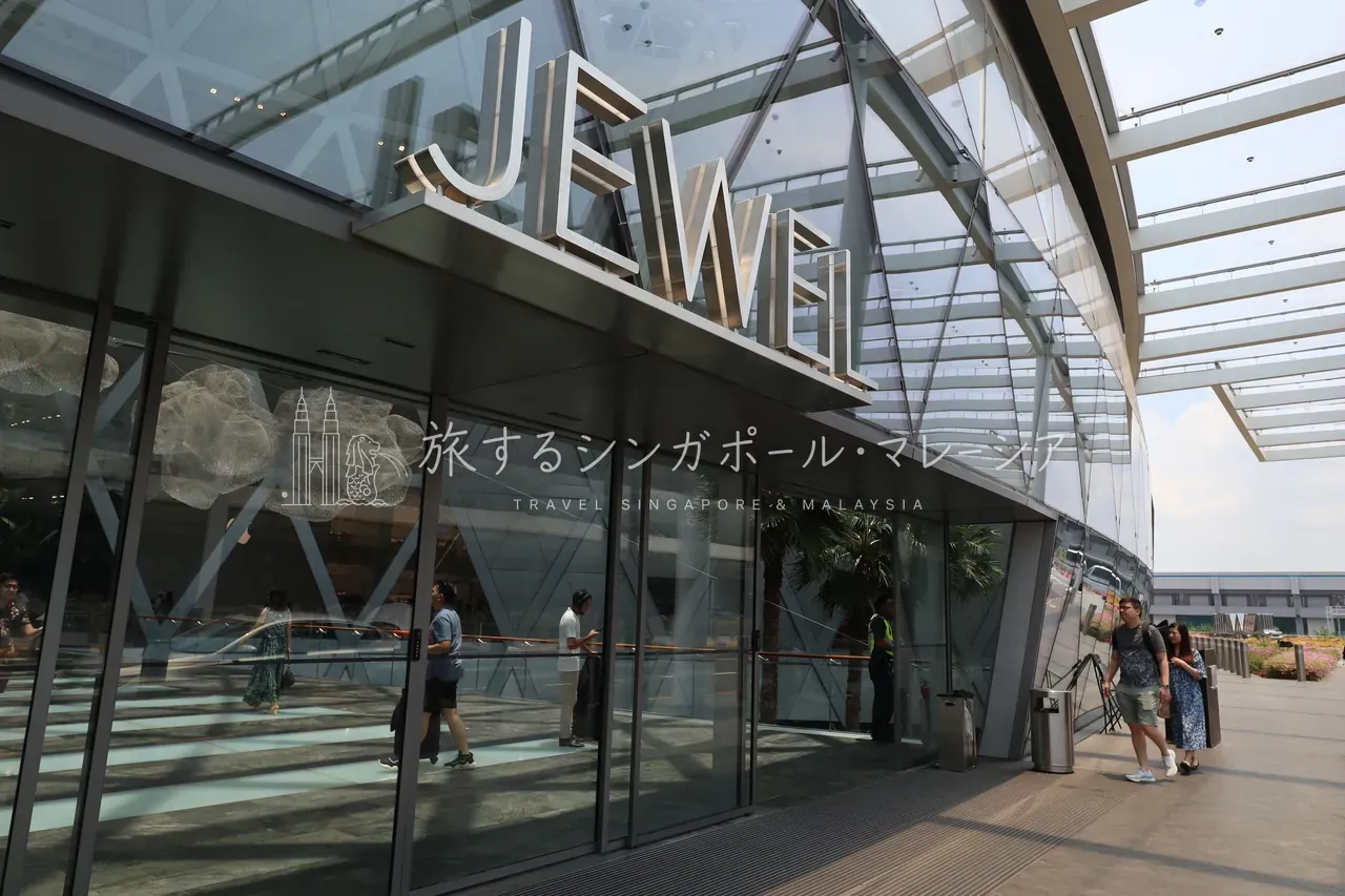 市内からはMRTで