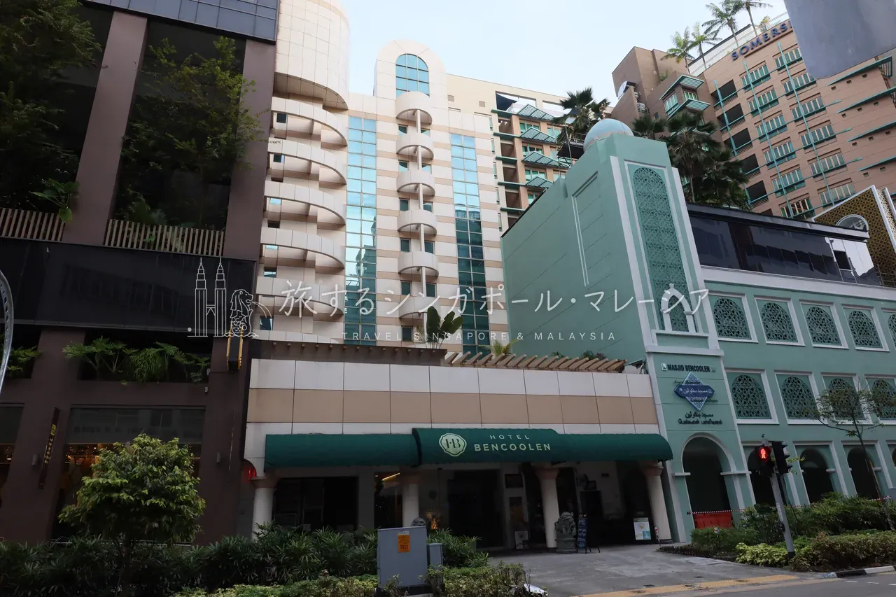 モスクの隣に建つ老舗
