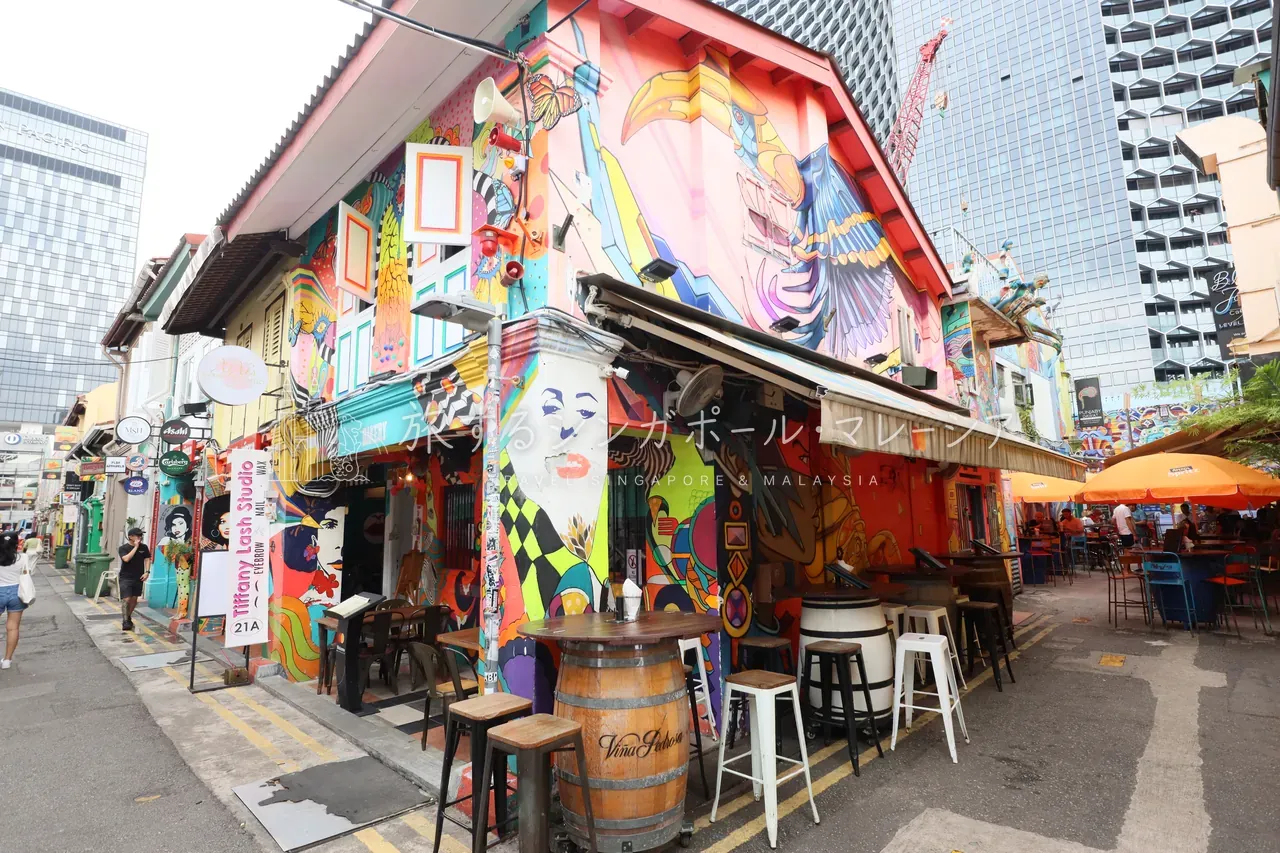 壁一面の極彩色ストリートアート