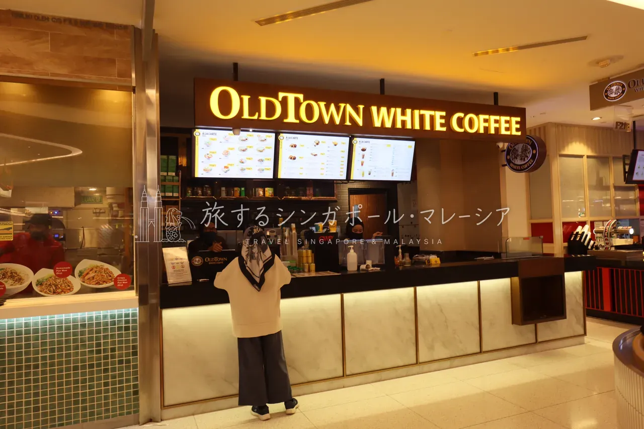 モール内の店舗とカウンター