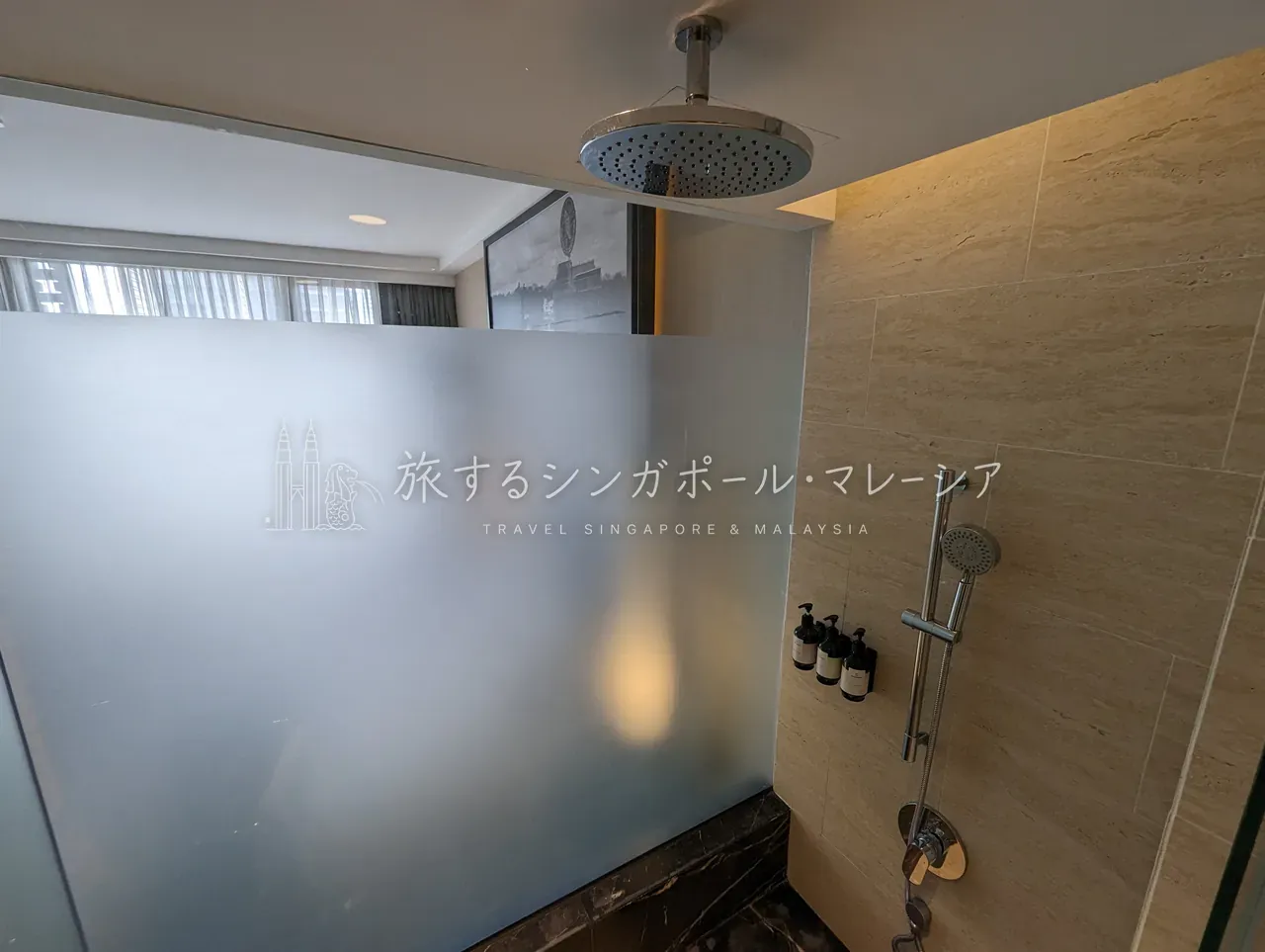 水回りまわり。清潔でモダンにまとめられています。