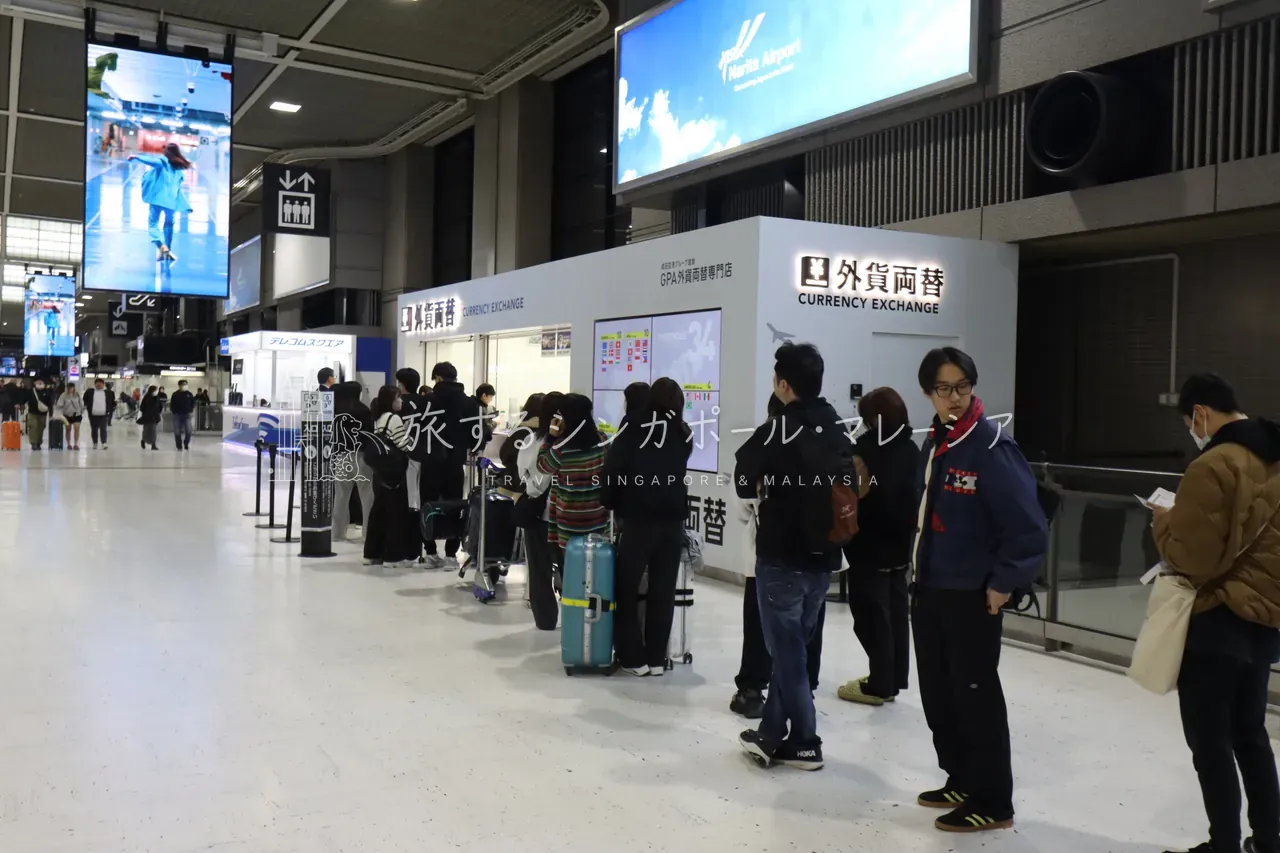 日本の空港は、出発ピークに混みがち