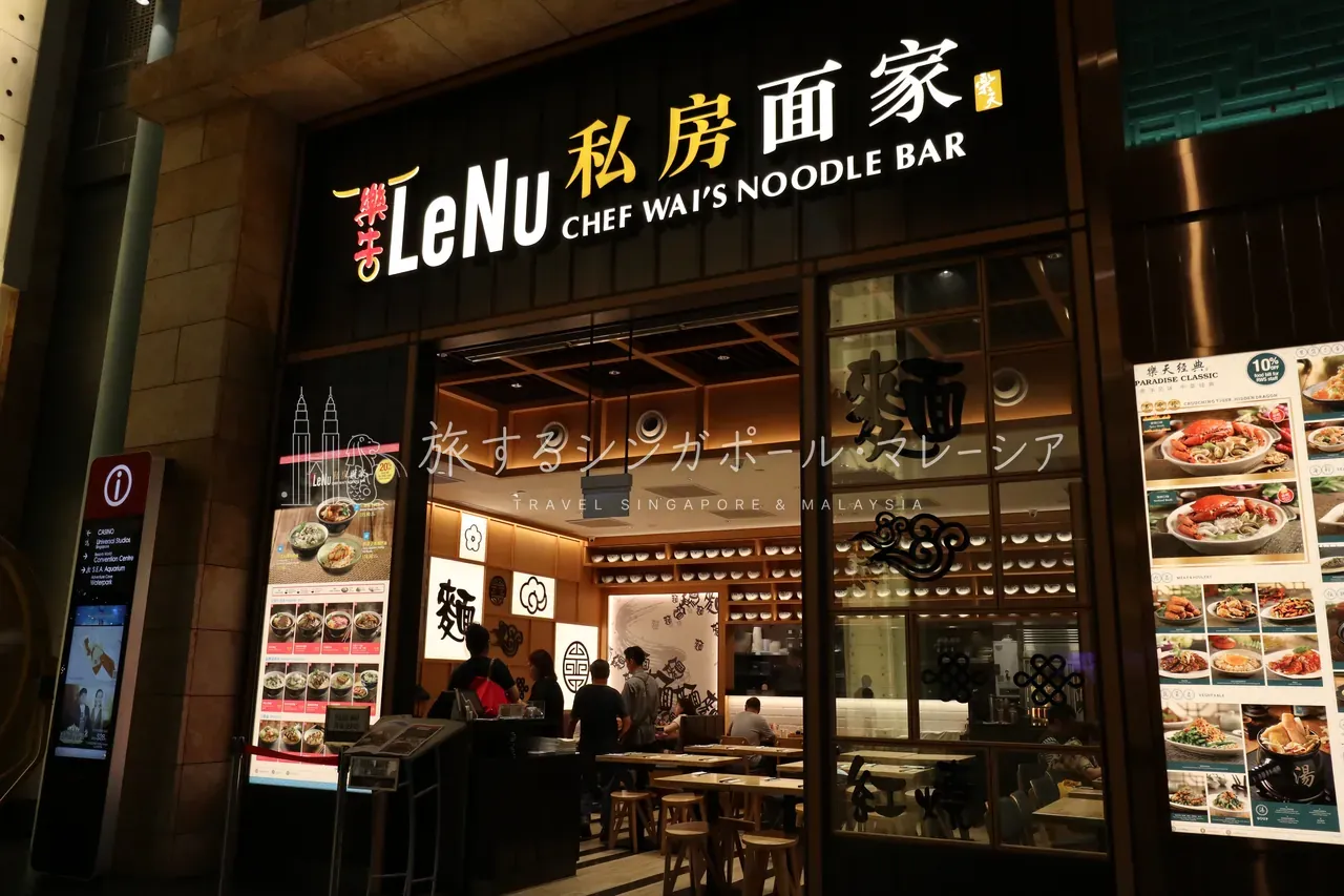 店先にも“方面案内”が立つ